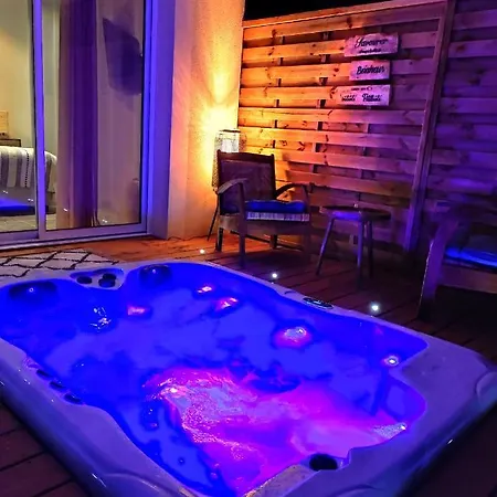 Magnifique petite villa avec jacuzzi l'attrape rêve Les Plantiers Extérieur photo