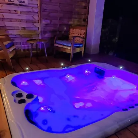 Magnifique petite villa avec jacuzzi l'attrape rêve Les Plantiers Extérieur photo