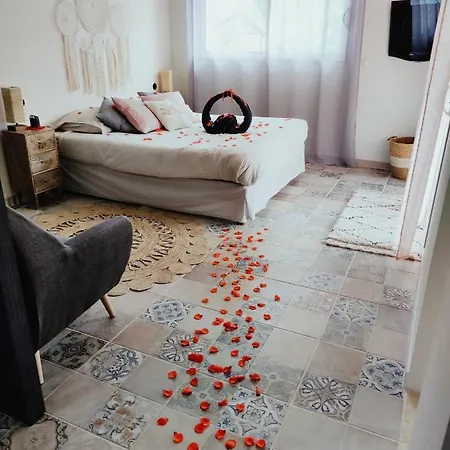 Magnifique petite villa avec jacuzzi l'attrape rêve Les Plantiers Extérieur photo