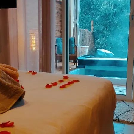 Magnifique petite villa avec jacuzzi l'attrape rêve Les Plantiers Extérieur photo