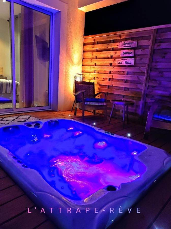 Magnifique Petite Avec Jacuzzi L'attrape Rêve
