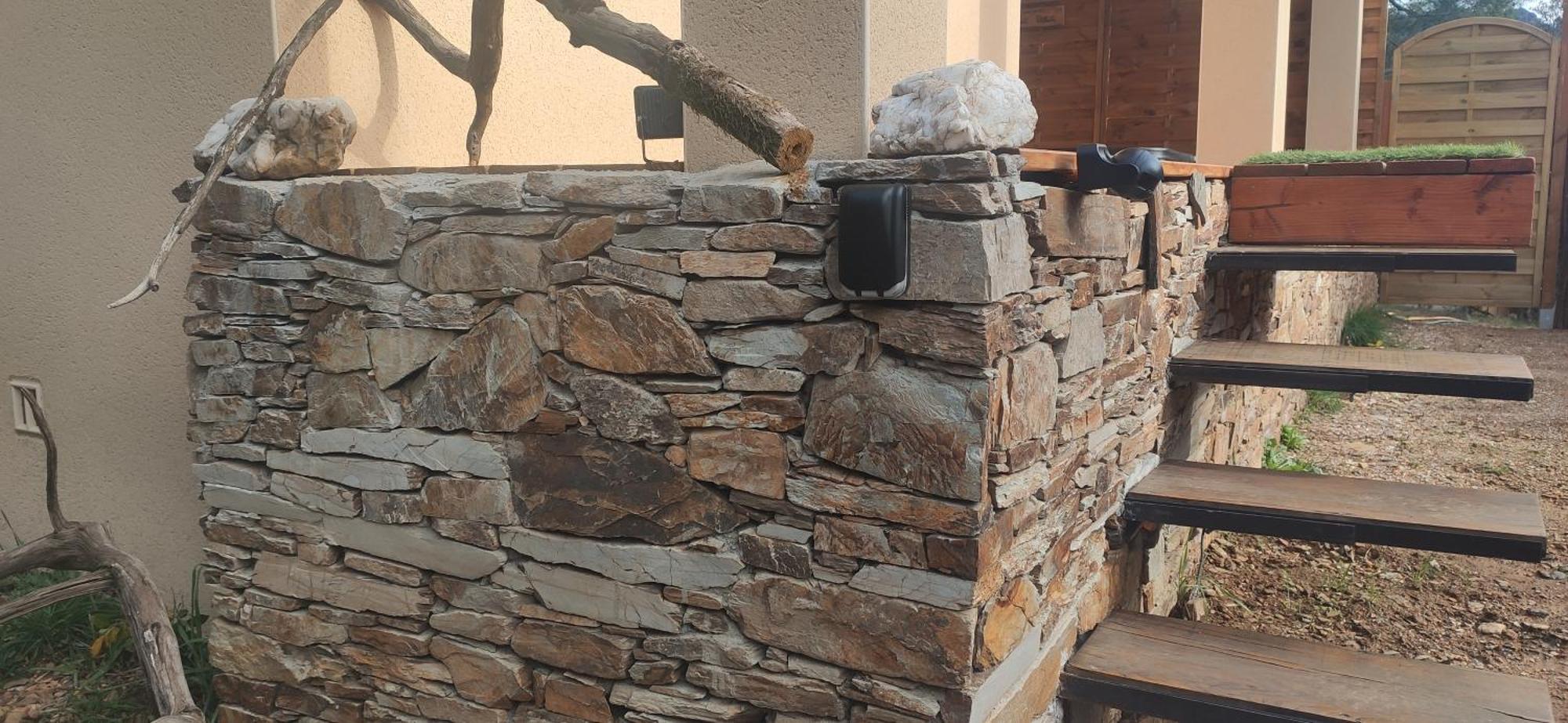 Magnifique Petite Avec Jacuzzi L'attrape Rêve